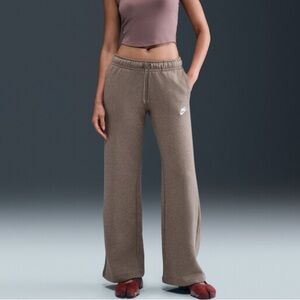 NWT Nike Sportswear Club Fleece Wide-Leg Sweatpants